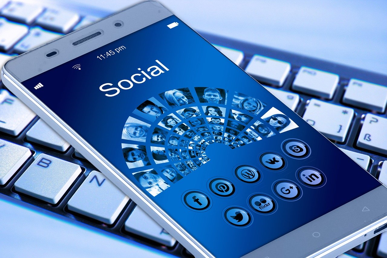 How to Use Your Smartphone at Work